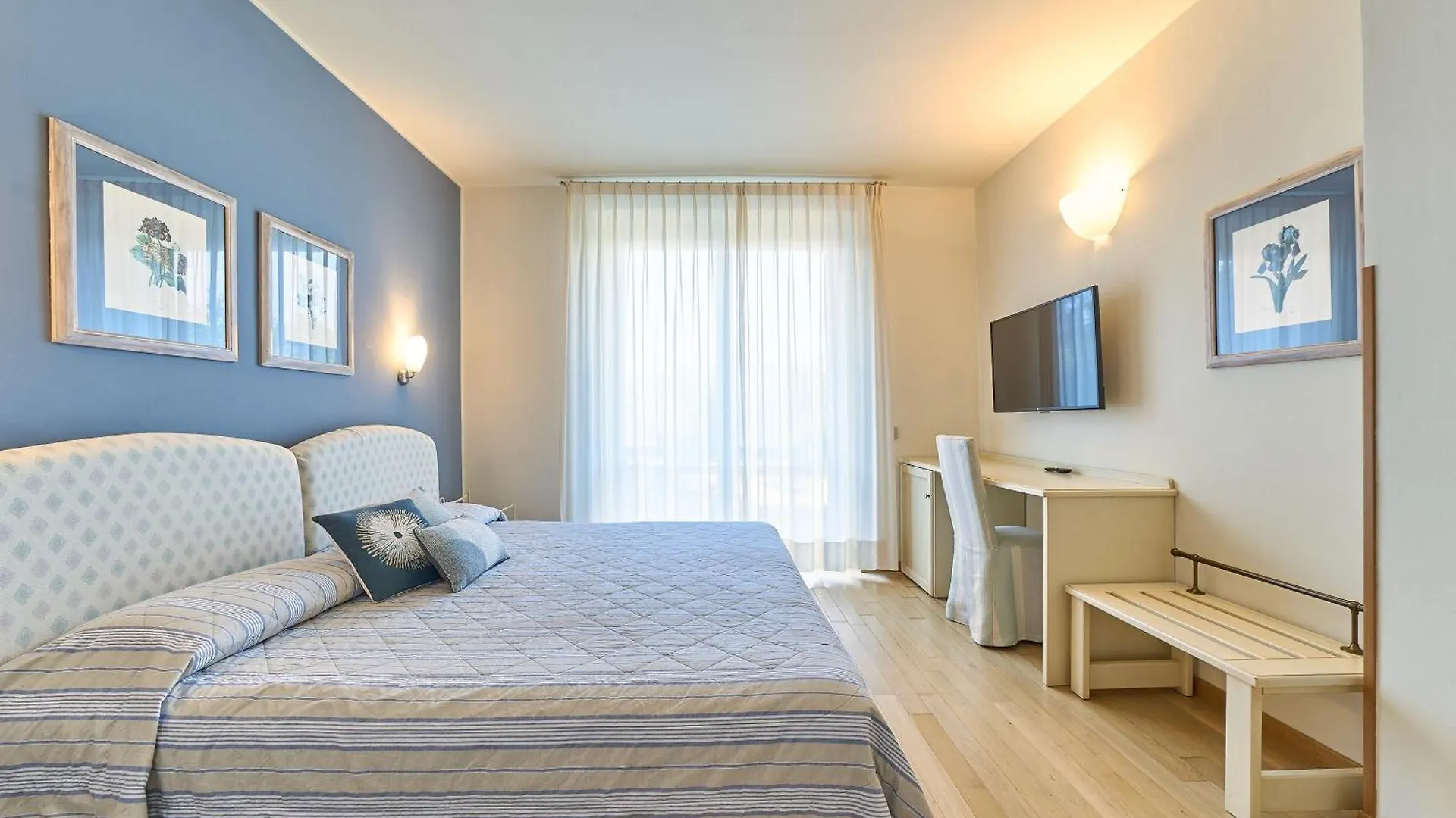 Hotel Belvedere Ranco 3*,