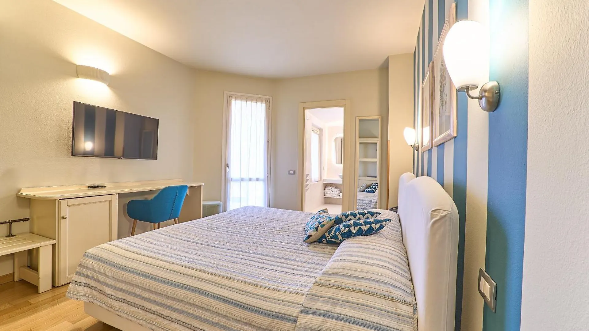 Hotel Belvedere Ranco 3*,  Italy