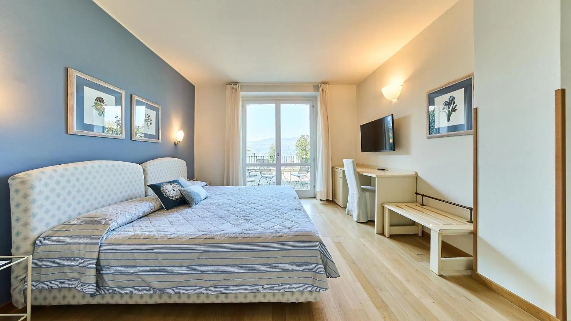 Hotel Belvedere Ranco 3*,