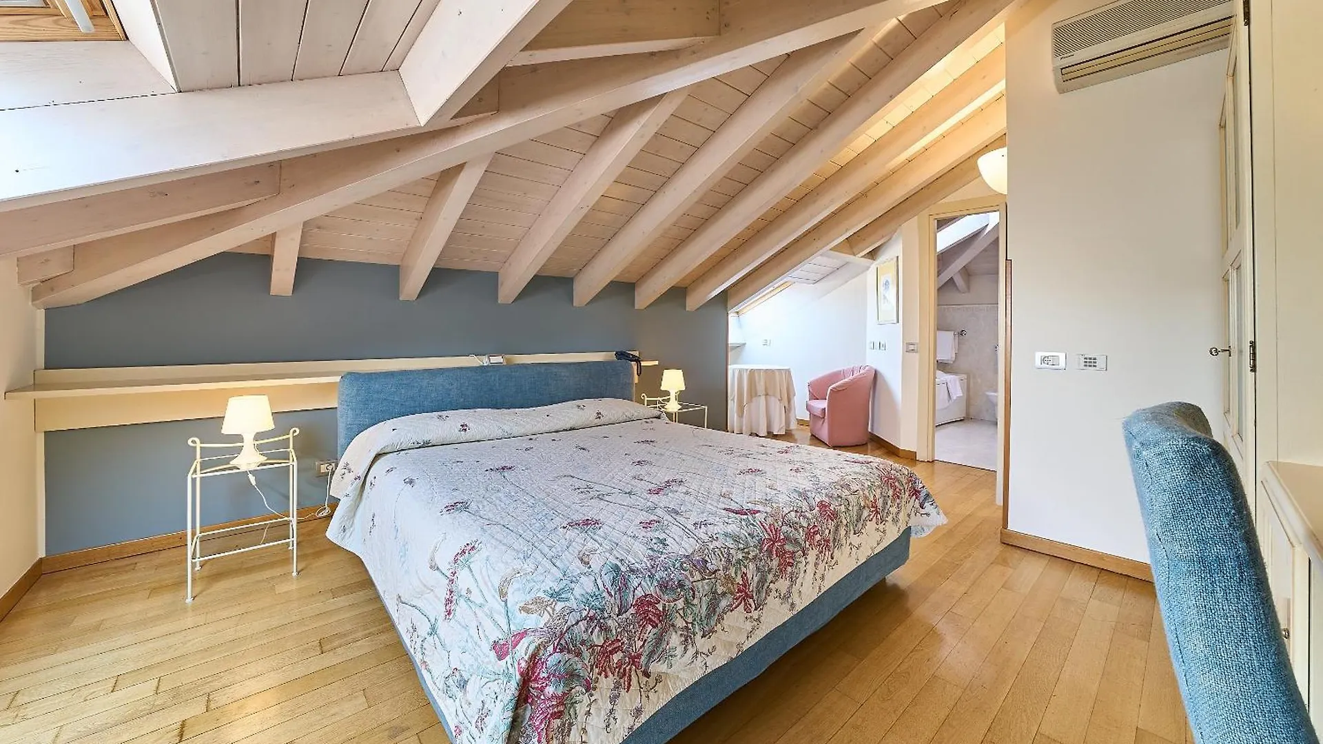 Hotel Belvedere Ranco 3*,  Italien